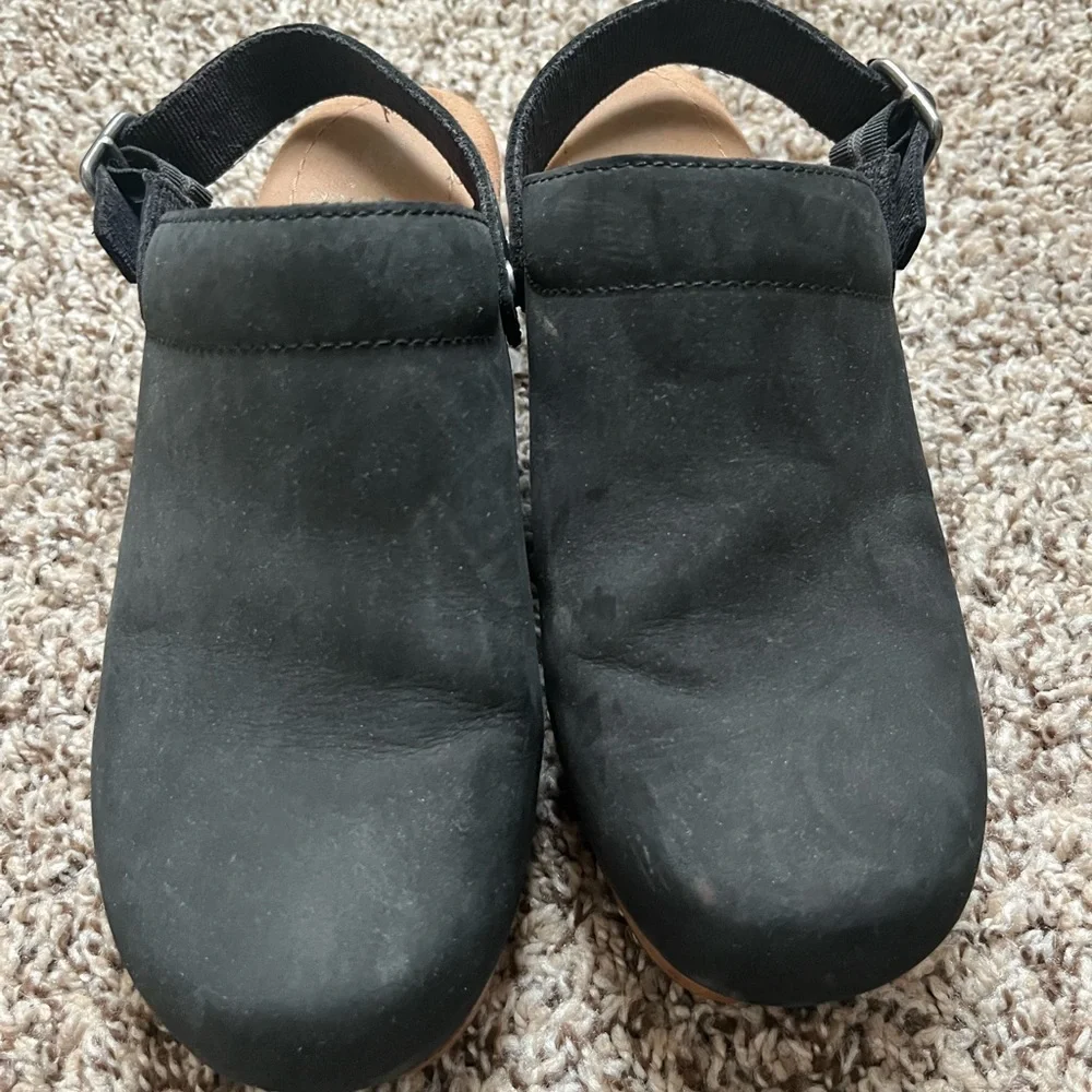 White Mountain Black Suede Clogs Size 7 Women’s - Picture 2 of 5